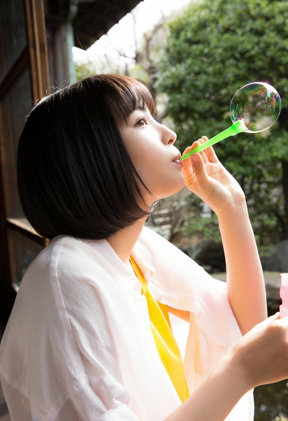 日本17岁氧气女孩拍摄夏日写真:清新自然风