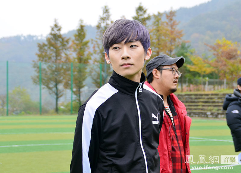 timez《青春爱最大》mv花絮照曝光 寒冬拍泳戏获赞叹