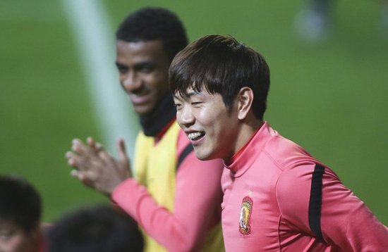 金英权:首尔盘外招刺激恒大 球队求胜欲望非常强