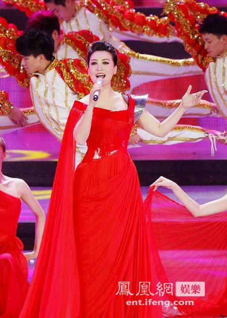 从露脸48秒到压轴跨年谭晶引领中国正能量