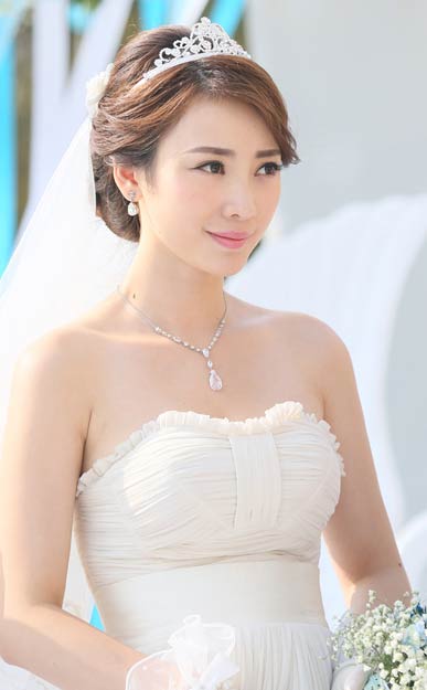柳岩结婚吧上演出嫁拍摄纯美婚纱写真高清大图