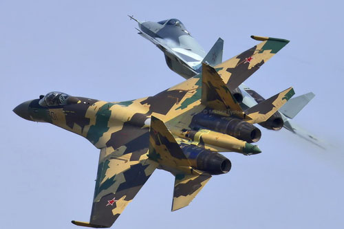 俄罗斯空军采用迷彩色涂装的苏