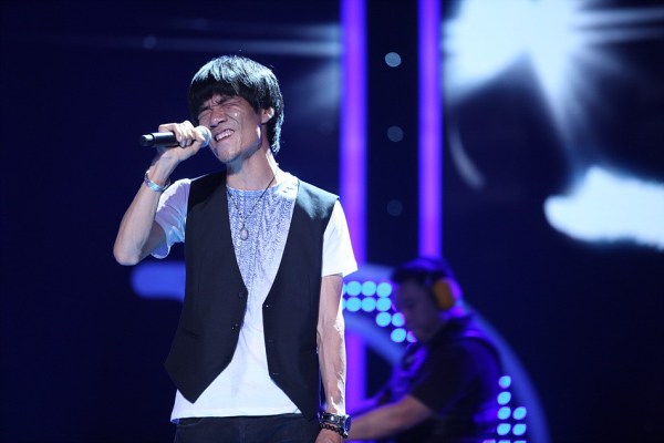 财经 近日,"流浪歌手"朱国武凭借一首自弹自唱的《父亲》,在东方卫视