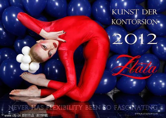 俄罗斯美女拍摄柔术日历 展现惊人柔韧度