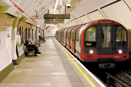 不同类型城市轨道交通车站站台客流特性对比研究