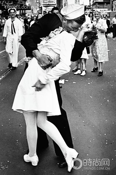 鲍嘉和白考儿的婚姻是好莱坞浪漫史中的传奇之笔.