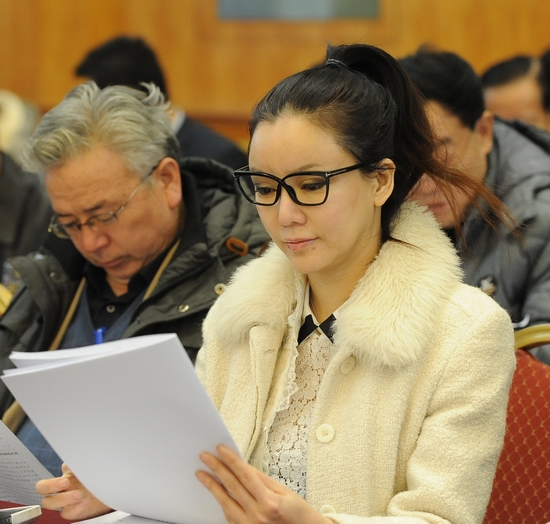 图4:1月14日,甘肃省政协委员彭丹出席政协甘肃省十一届二次会议第二次