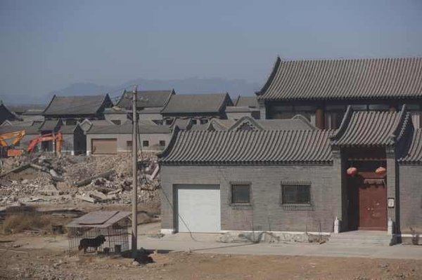 北京昌平区37套违建四合院和6栋别墅被拆除