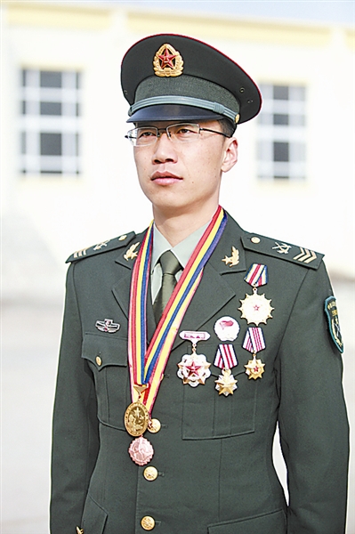 中国人民解放军士官图片