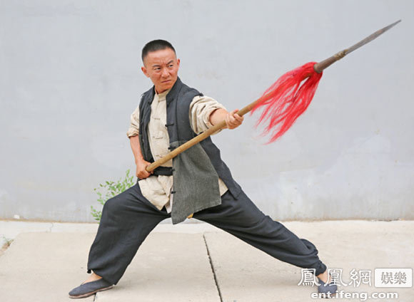 冯玉玺敬业拍摄大刀记晒得像个黑炭