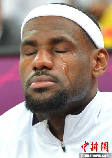 詹姆斯宣布回归骑士小皇帝带妻儿回家乡到退役