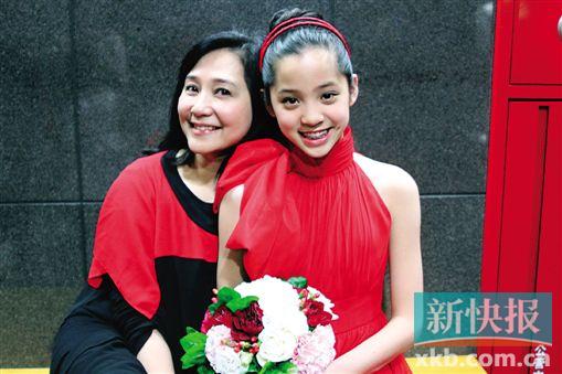 欧阳娜娜和妈妈傅娟合著的新书《成为最好的自己——欧阳娜娜的音乐