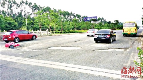 荔园路市公安局附近路段 桥面坑洼屡修屡坏_凤凰网