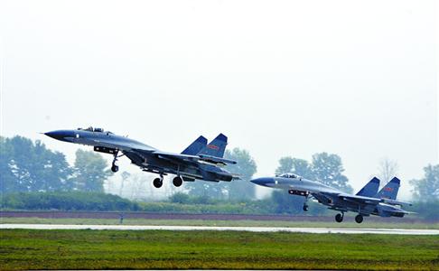 歼11双机飞|起飞|军用机场_凤凰资讯