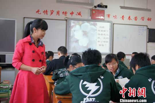 卢涛在上语文课. 受访者供图 摄