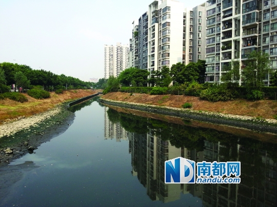 一出地铁闻臭涌 洲民喊“恶顶”_手机凤凰网