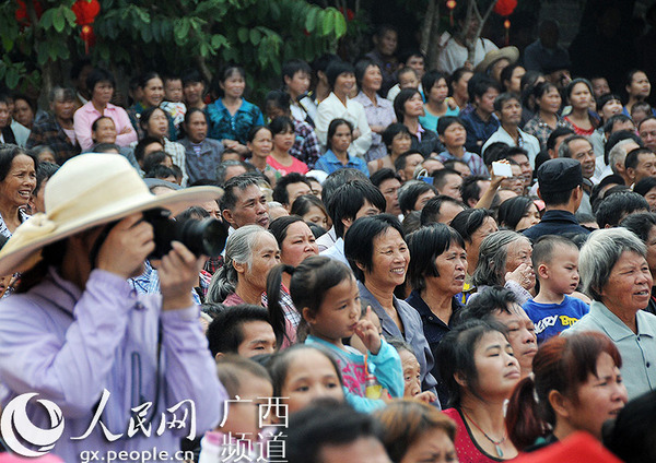 广西上林县镇圩瑶族乡欢庆成立30周年 民族团结之花绽放