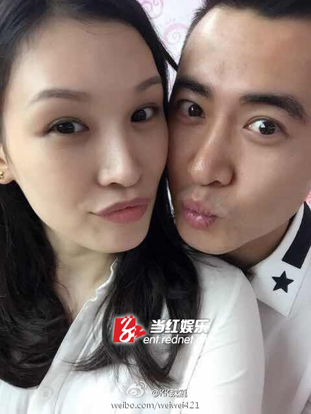 (佟晨洁与湖南卫视主持人魏巍结婚 图片来源kk微博)