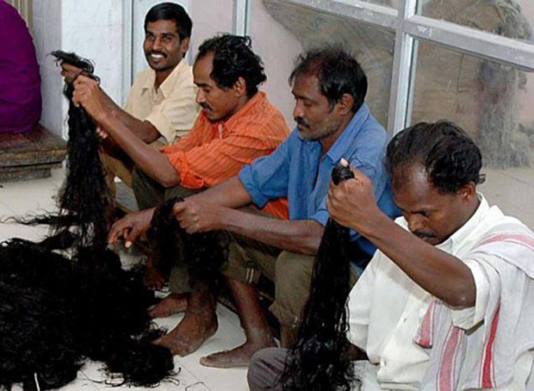 印度朝圣者剃发捐庙寺庙卖发年赚360万美元组图