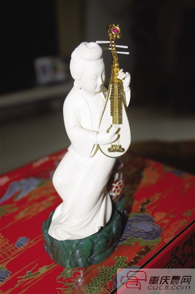 潘启慧的微雕作品