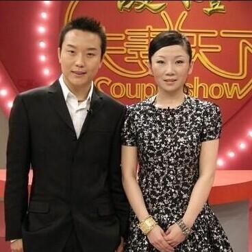 李玉刚与前女友范小宁(1 /7张)近日,歌手李玉刚被游客拍到在台北市某
