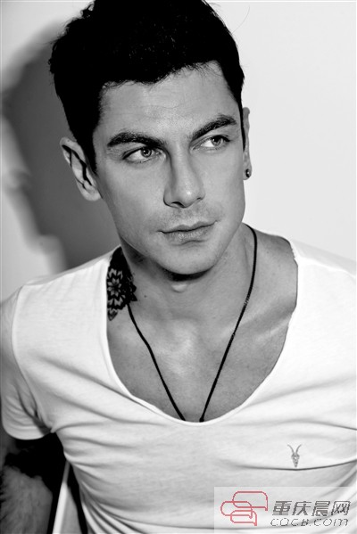 岁末钢琴大师云集山城 马克西姆下周来渝叫板中国钢琴家