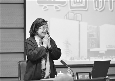 女作家,湖北郧阳人,1945年出生,国家一级作家,在河北生活近30年,1980