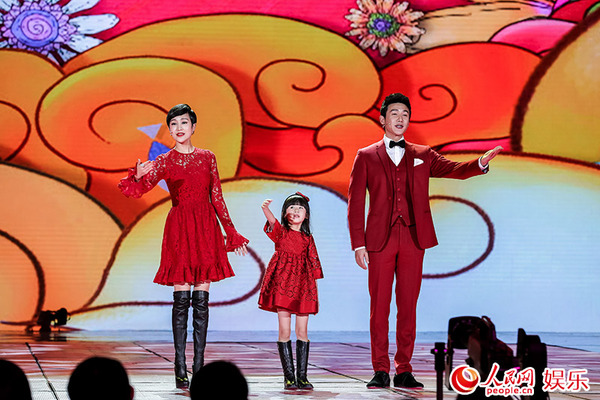 节目参加,其中语言类节目10个,歌舞类节目22个,杂技魔术创意类节目6个