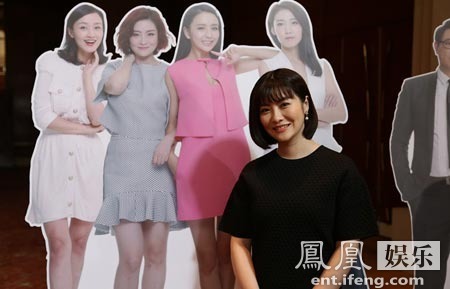 朱锐与演员合影 4月10日,都市爱情喜剧《酷爸俏妈》在北京举办了盛大
