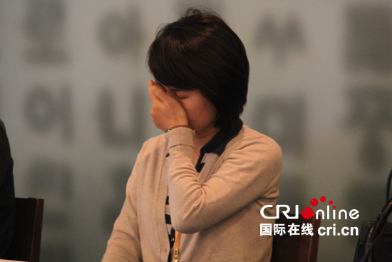 檀园高中学生河多润是目前仍失踪的9名人员之一,母亲朴银美要求立即