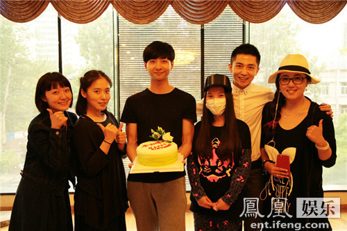 网罗天下栀子花生日蛋糕 2013年夏天,一首清新脱俗的《董小姐》让左立