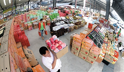 规模宏大琳琅满目的重庆双福国际农贸城水果市场吸引八方来客