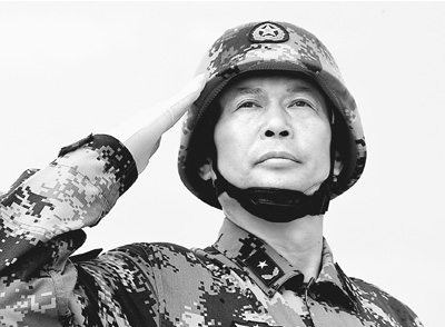空降兵战车方队将军领队,空降兵某军副军长景涛少将