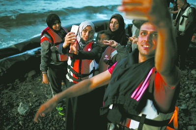 图片新闻 标签:手机叙利亚难民 用微信扫描二维码 分享至好友和朋友圈