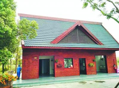 濱湖國家森林公園小火車旁旅游廁所,綠樹掩映,環境優美