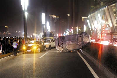 重庆五一车祸图片