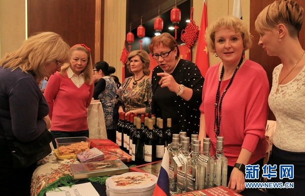 驻白俄罗斯外交使团慈善义卖活动在明斯克举行(图)