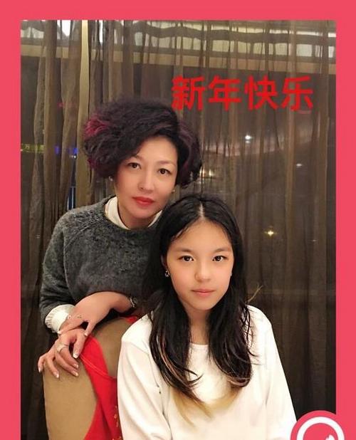 哈文自曝母女温馨合照 获赞"姐妹花"(图)