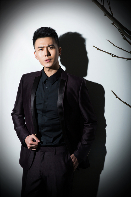 孙玮伦情人节大片不走寻常路霸气盐一脸