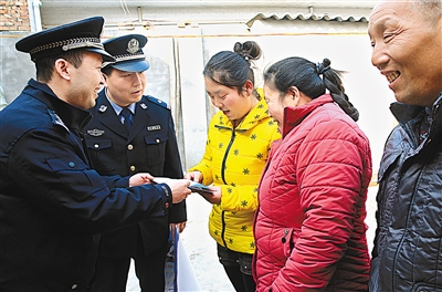 原標題:母女無戶口20多年 民警奔波兩地幫忙落戶 本報訊 一時粗心丟了