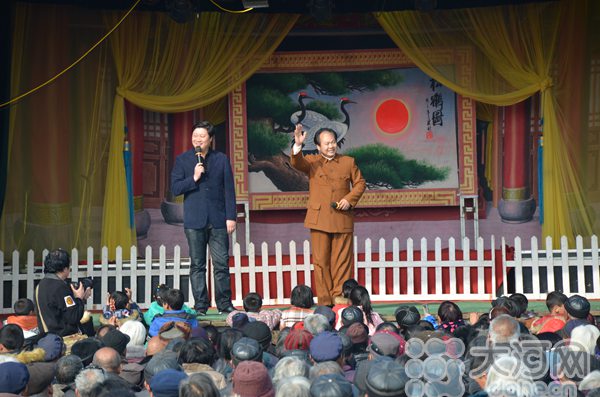 方城:戏美曲扬闹新春 反哺桑梓惠乡邻