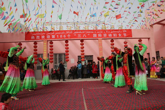 自治区林业厅住乌什县工作组参加三八妇女节庆祝活动