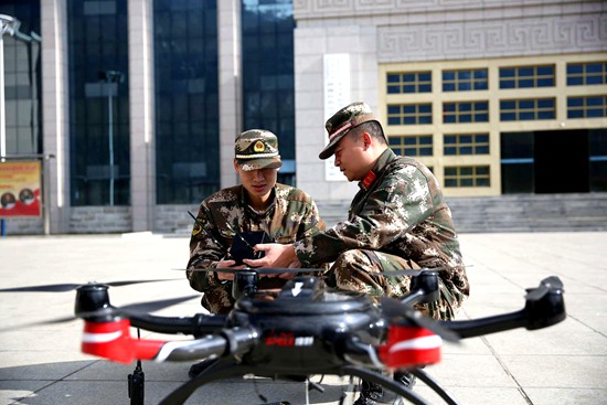 西藏吉隆边检站使用无人机进行日常边境侦查巡逻