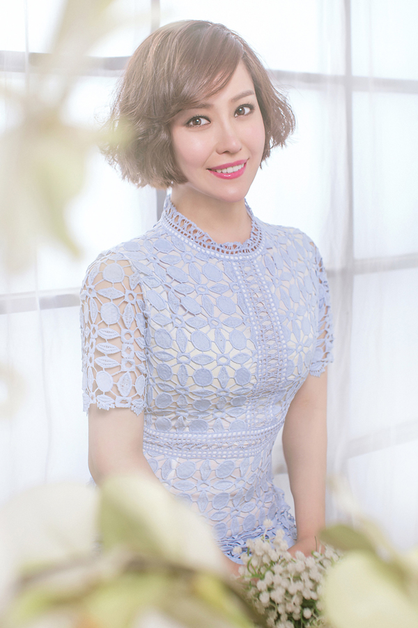 陈诗妮曝春日唯美写真温柔婉约演绎精灵美