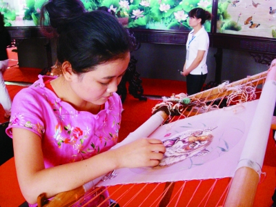 绣女技能风采大赛决出10名金牌绣女