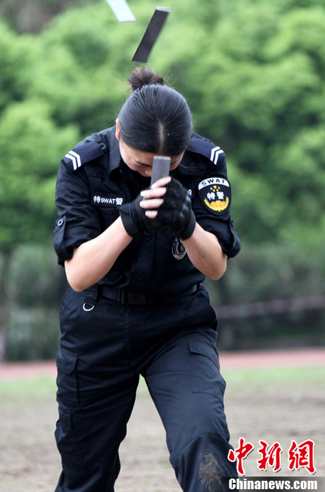 四川武警女子特警队图片