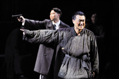 2009年,何冰领衔的超强阵容出演《窝头会馆,除了扎实的剧本外,演员