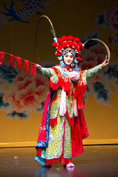 余少群《风雪夜归人》再度上演 重现名伶风姿