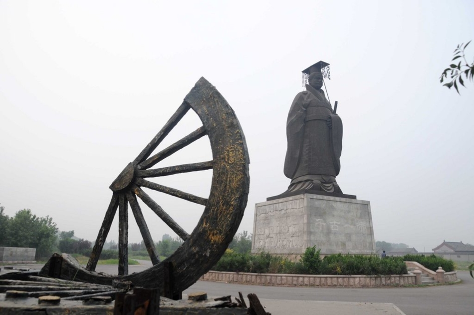 山东秦皇台景区免费开放 秦始皇像被盗走