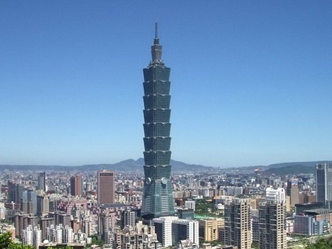 台北101大楼位在地震带上,大楼内的高科技防震系统阻尼器,在27日发挥